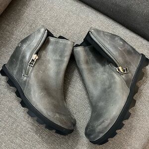 SORREL leather factory distressed Gray Ankle Boots